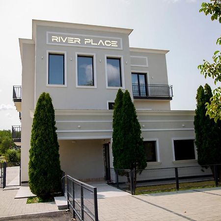 River Place ピテシュティ エクステリア 写真