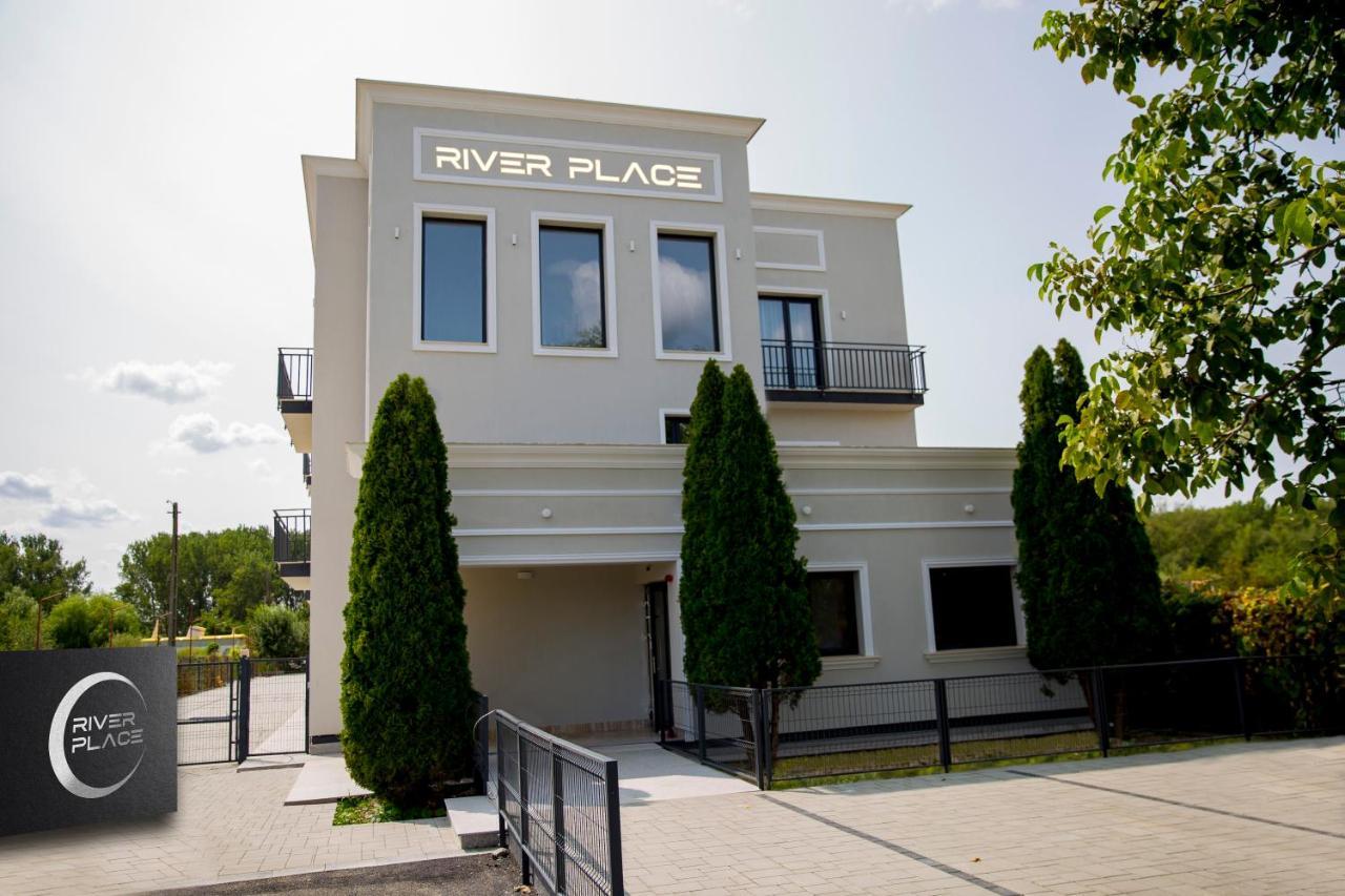 River Place ピテシュティ エクステリア 写真