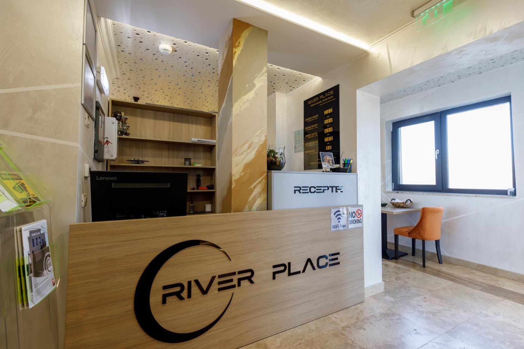 River Place ピテシュティ エクステリア 写真
